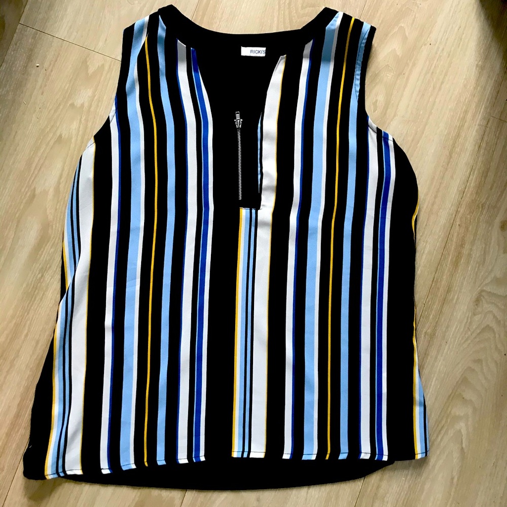 Sleeveless blouse.